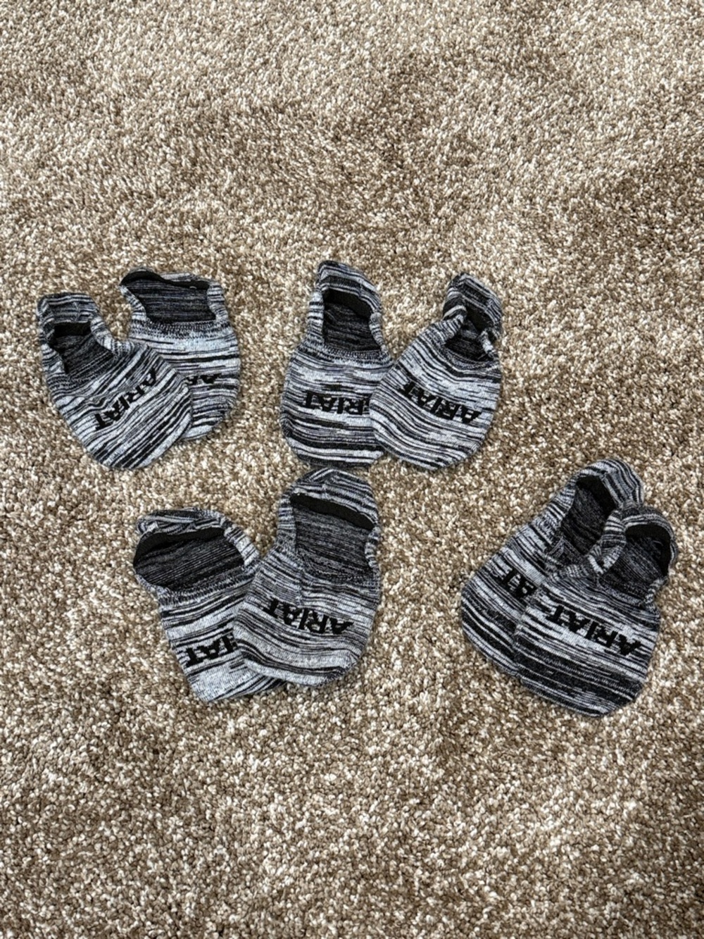 4 pair of Ariat Women’s No-Show Socks (Gray/Black)